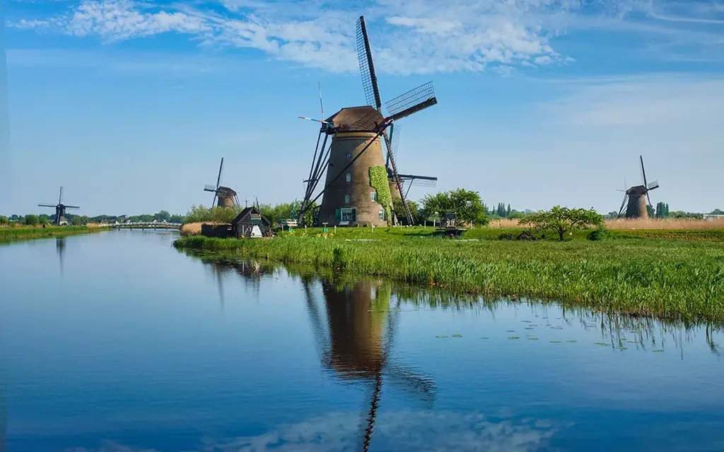 https://www.mainfranken.reisen/wp-content/uploads/2023/01/windmills-at-kinderdijk-in-holland-netherlands-2021-08-26-22-58-33-utc-Kopie-1024x640.webp